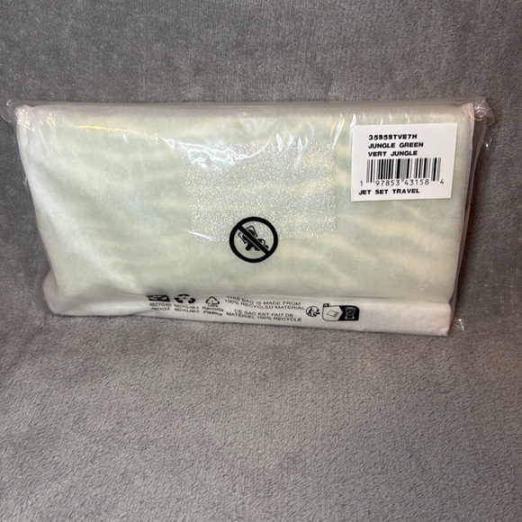 đź’šMICHAEL KORSđź’šJungle Green Jet Set Travel Zebra Print Calf Hair Cont Wallet/NWT - Picture 6 of 9